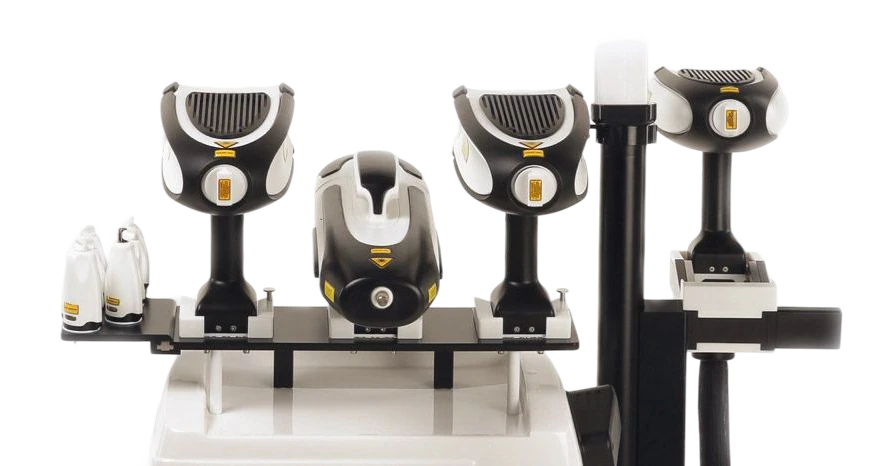 Na obrázku sa nachádza lekársky laser s viacerými nástavcami od výrobcu Linline a platforma sa volá Multiline laser platform.